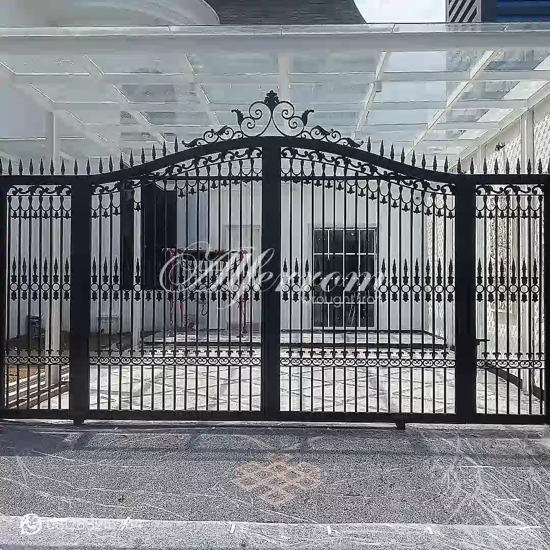 Pintu Gerbang Besi Tempa